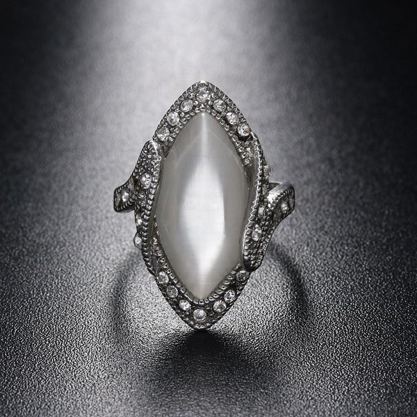Paved Oval Ring
